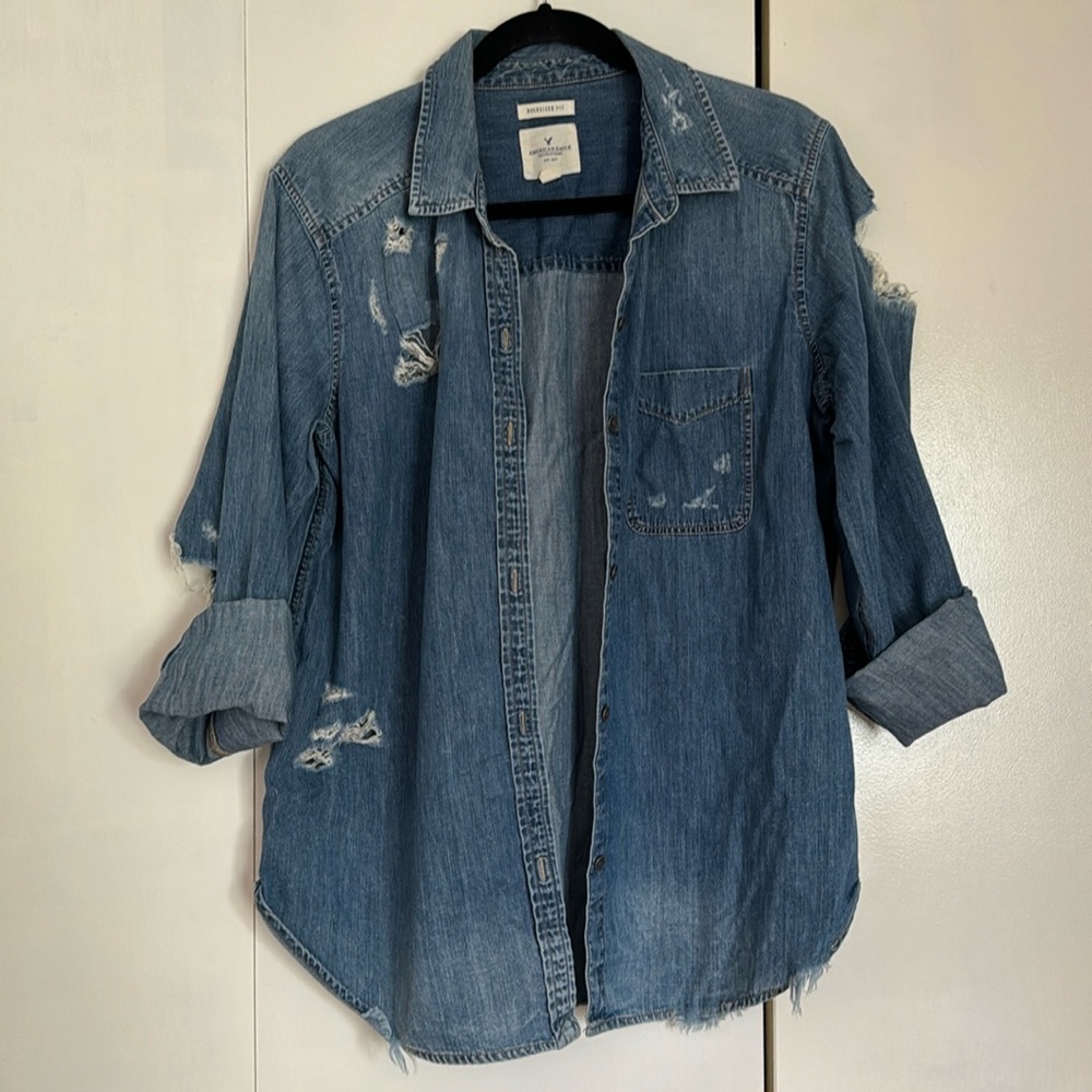 AMERICAN EAGLE distressed denim button up